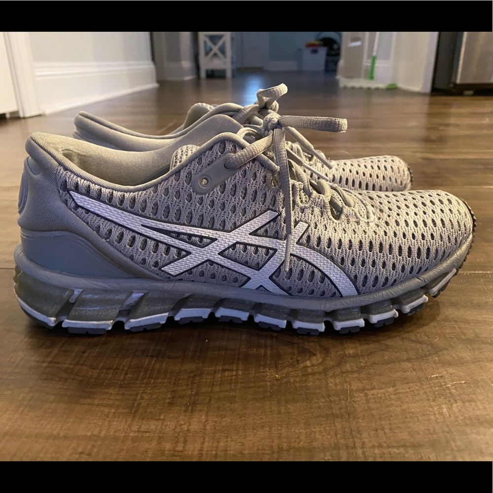 Women’s 9.5 ASICS gel sneaker